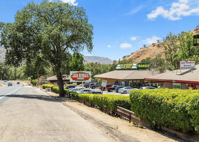 The Belle Sequoia Motel Rm9