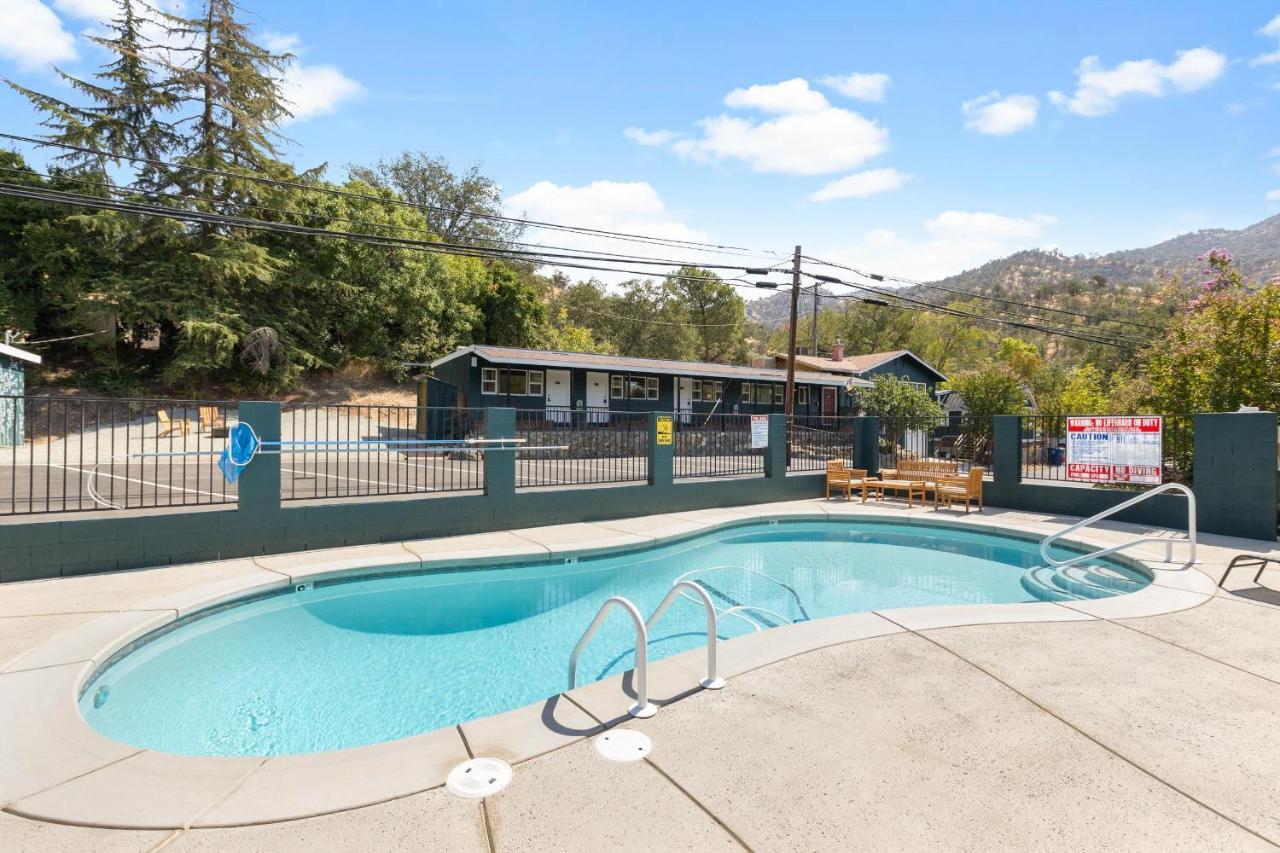The Belle Sequoia Rm9 Holiday home Three Rivers