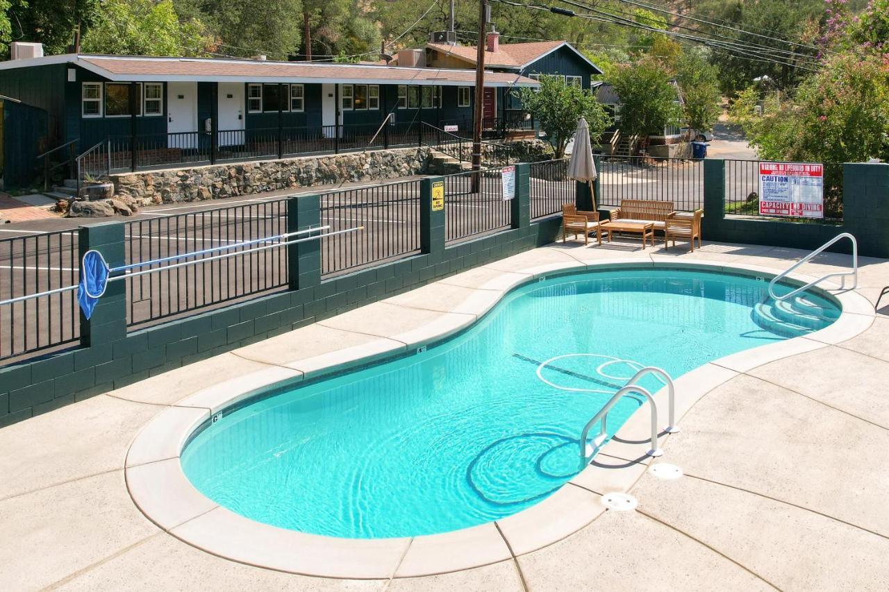 The Belle Sequoia Rm9 * Three Rivers